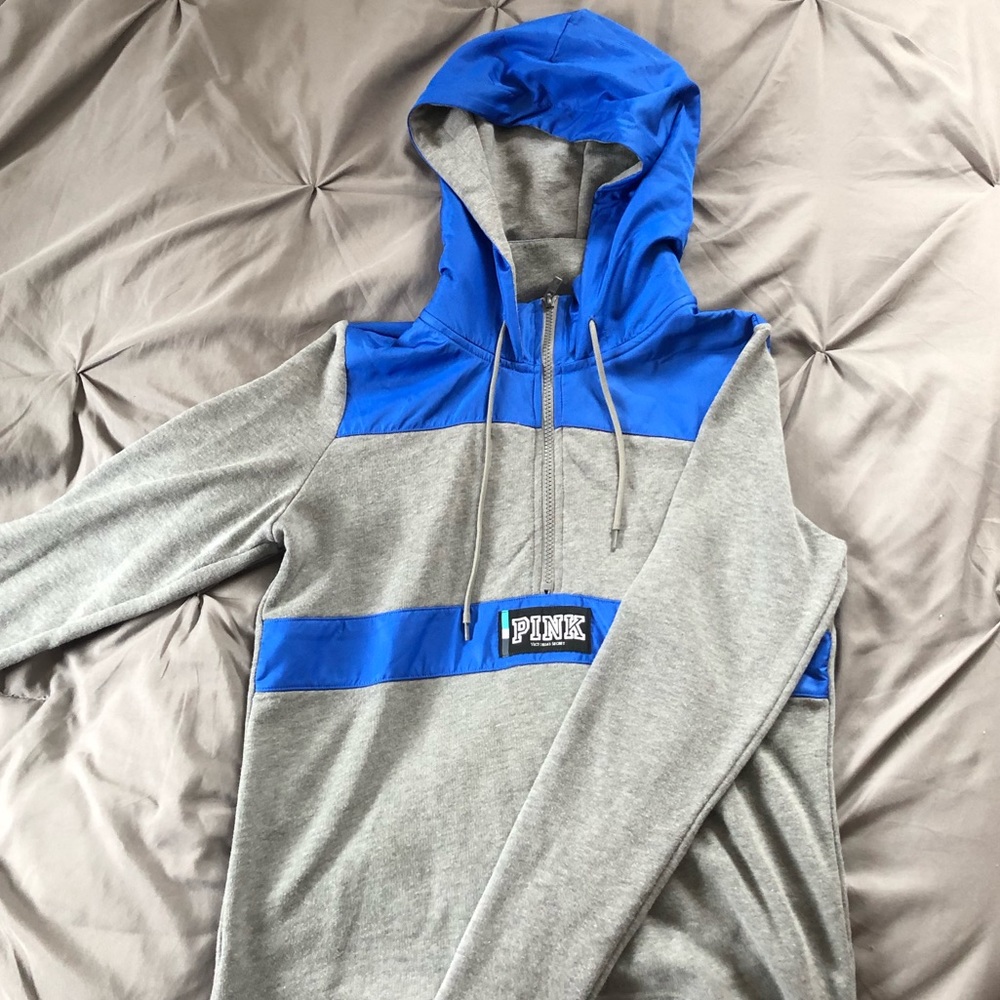 Super cute quarter zip light hoodie!